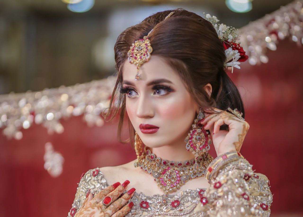 party makeup service at home in Pakistan facial Service at home in Pakistan